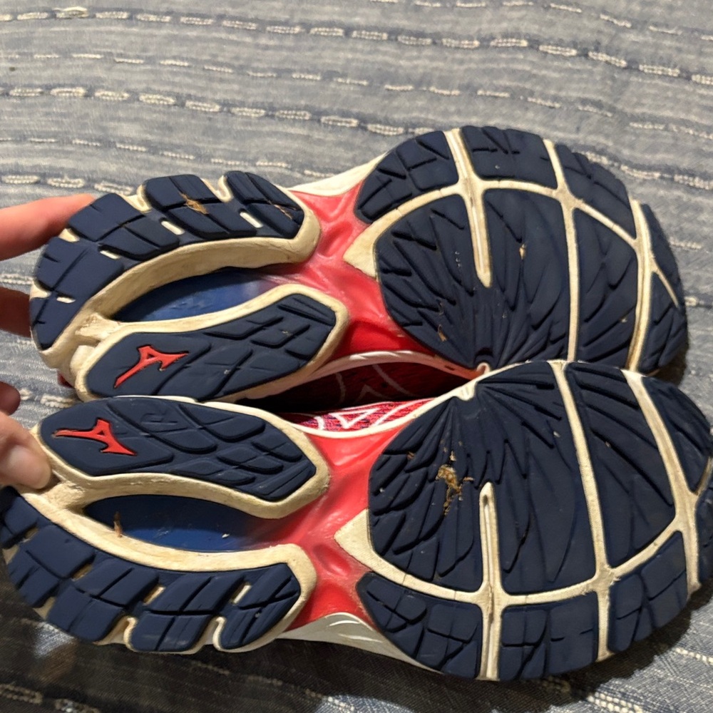 Women’s Mizuno Red and Blue Athletic Shoes - Picture 5 of 5